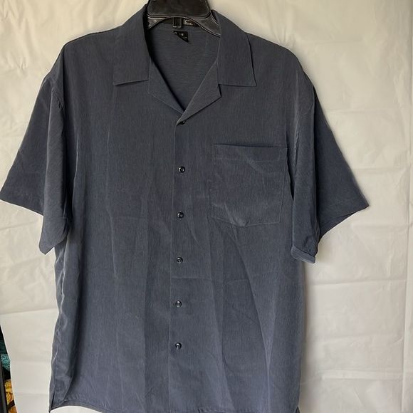 DKNY men’s blue short sleeve button down shirt size Medium - Picture 8 of 9